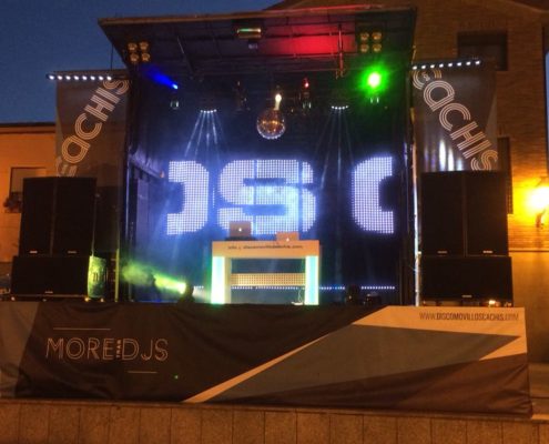 Frontal Camion Escenario Los Cachis 2