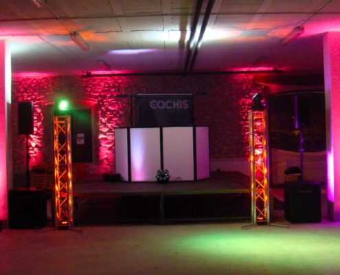 Disco Movil Los Cachis - Equipo Superior en Boda con torres de luz